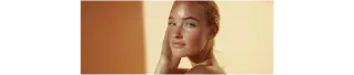 hukkanen._httpss.mj.runSif04KVOFMU_Woman_skincare_product_comme_d8a62a15-5eca-458d-97ef-3dc354b7b5b3_1.webp